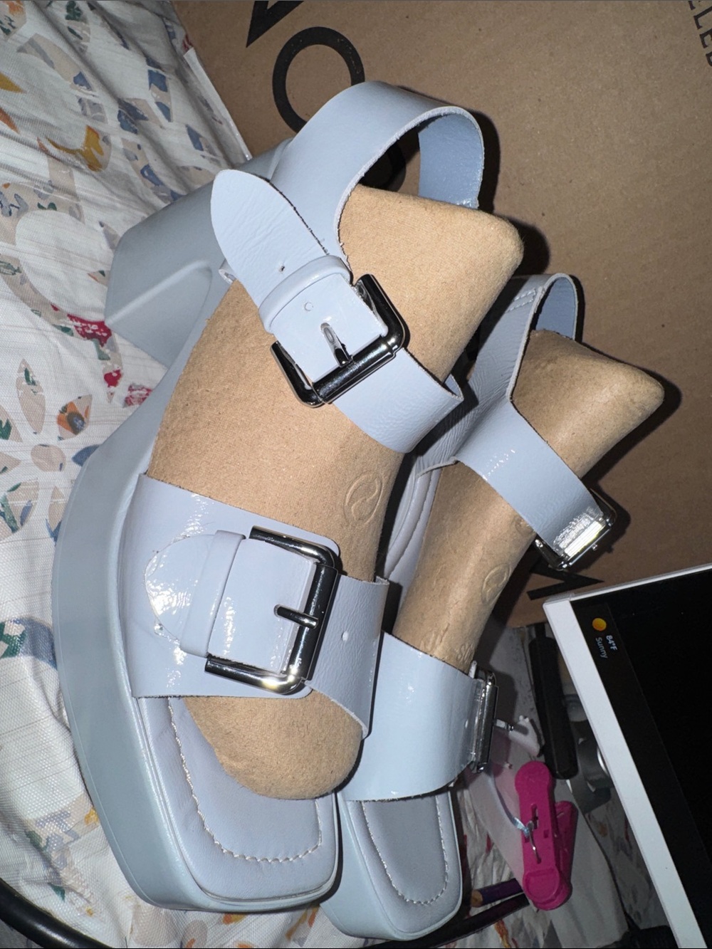 Bos. & Co. Chunky  Leather Platform Sandals in Light Gray with Buckles NEW!